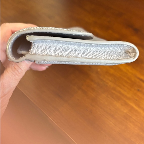 Michael Kors Elegant Cream Textured Women's Clutch - Picture 10 of 12